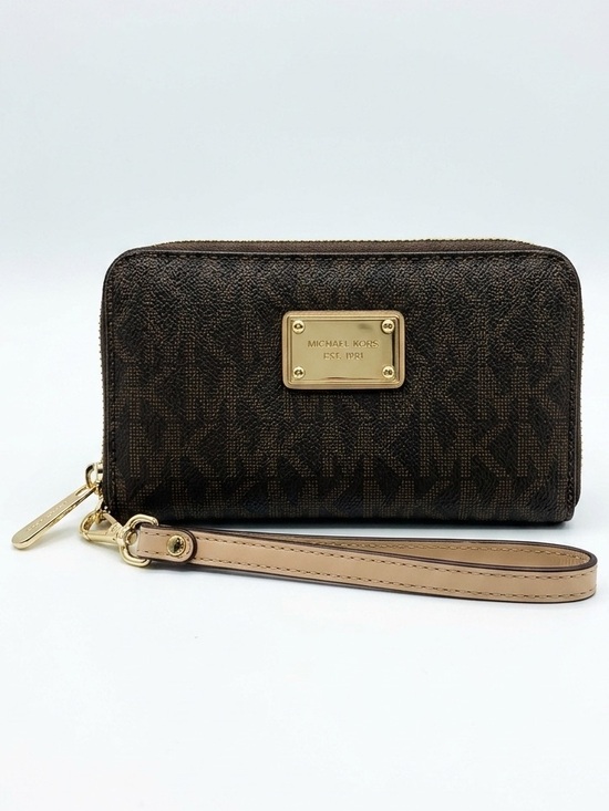 Michael Kors Handbags - Michael Kors Jet Set Travel Zip-Around Wristlet Wallet